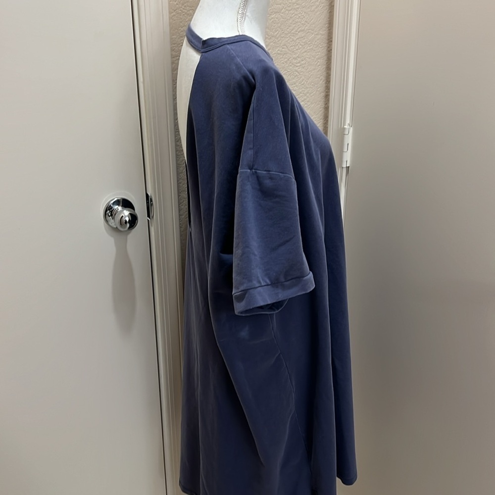 F21 plus t shirt dress with open back - Picture 3 of 5